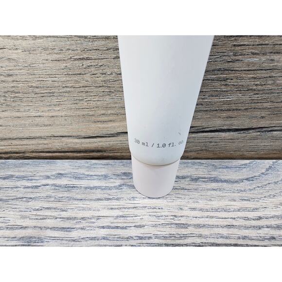 R.E.M. BEAUTY  Lunar Magic Blurring Primer Base - Picture 2 of 4